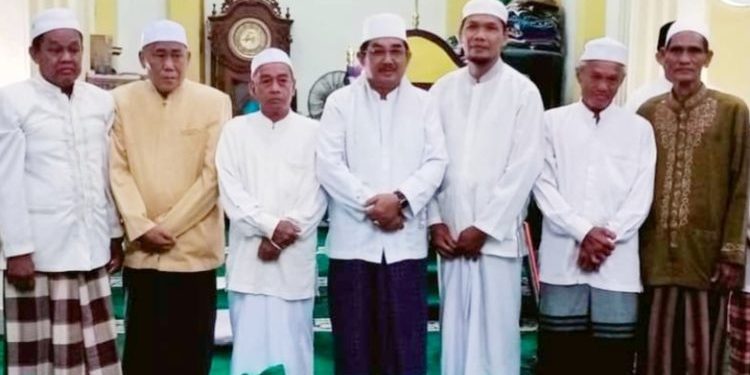Bupati Tanjab Barat Laksanakan Safari Subuh di Masjid Miftahul Jannah Kelurahan Tungkal II